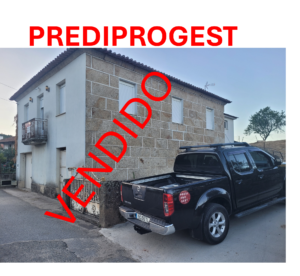 Vivenda em granito com 4 quartos